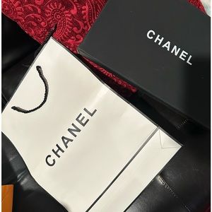 Gift box and shopping bag bundle